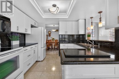 1011 - 33 WELDRICK ROAD E Richmond Hill (Observatory) Ontario photo 11