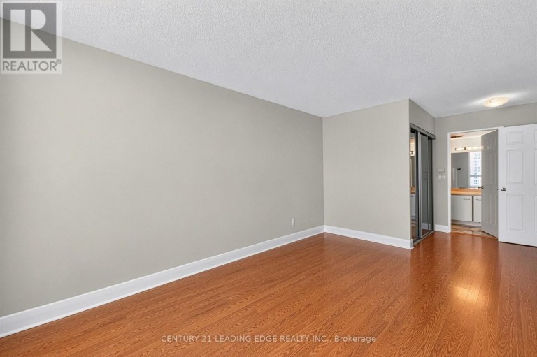 1011 - 33 WELDRICK ROAD E, Richmond Hill (Observatory), Ontario, L4C8W4