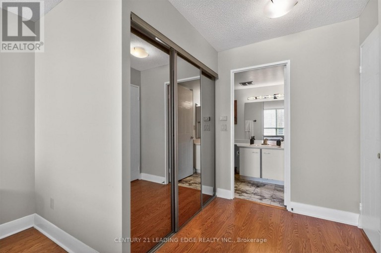 1011 - 33 WELDRICK ROAD E, Richmond Hill (Observatory), Ontario, L4C8W4