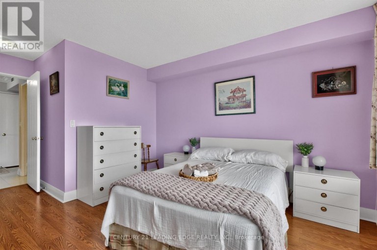 1011 - 33 WELDRICK ROAD E, Richmond Hill (Observatory), Ontario, L4C8W4