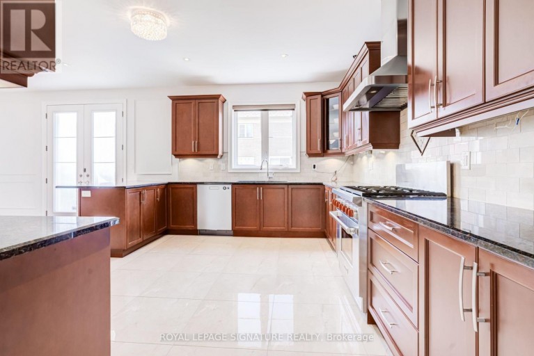 32 WEST COAST TRAIL, King (Nobleton), Ontario, L7B0A4