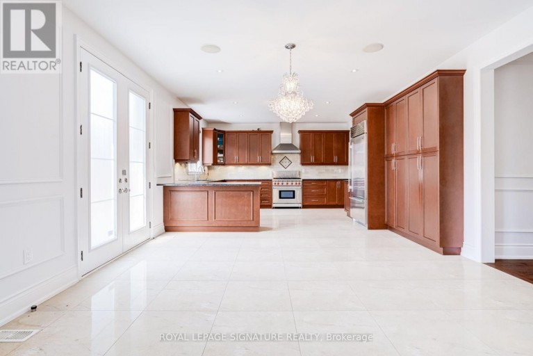 32 WEST COAST TRAIL, King (Nobleton), Ontario, L7B0A4