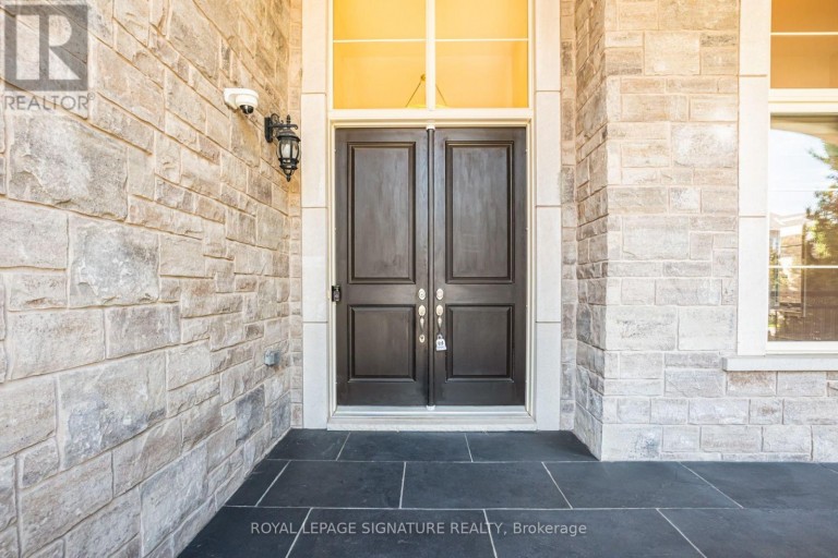 32 WEST COAST TRAIL, King (Nobleton), Ontario, L7B0A4