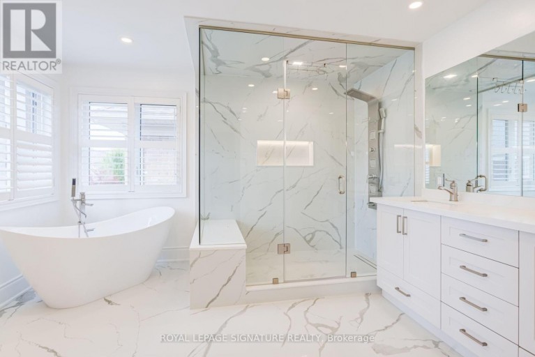 32 WEST COAST TRAIL, King (Nobleton), Ontario, L7B0A4