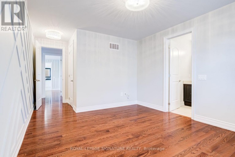 32 WEST COAST TRAIL, King (Nobleton), Ontario, L7B0A4