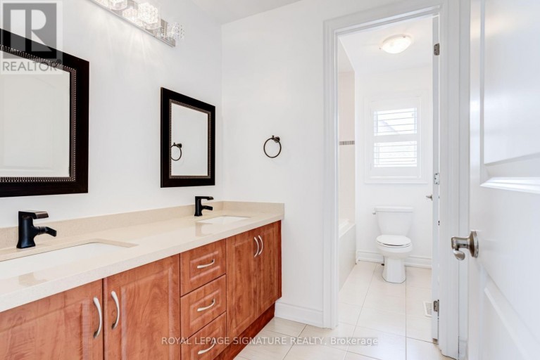 32 WEST COAST TRAIL, King (Nobleton), Ontario, L7B0A4