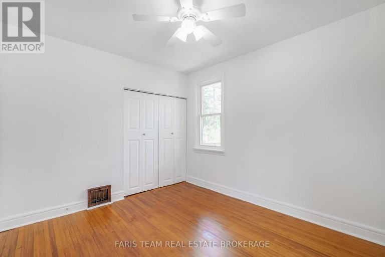 18 HOLGATE STREET, Barrie (Allandale), Ontario, L4N2T5