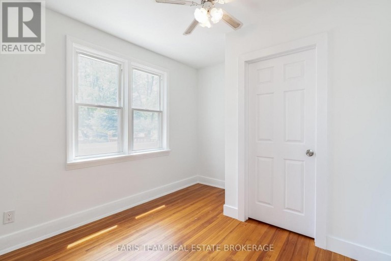 18 HOLGATE STREET, Barrie (Allandale), Ontario, L4N2T5