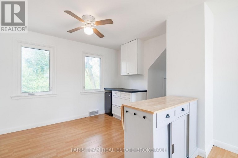 18 HOLGATE STREET, Barrie (Allandale), Ontario, L4N2T5
