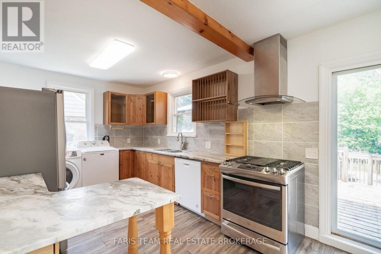 18 HOLGATE STREET, Barrie (Allandale), Ontario, L4N2T5