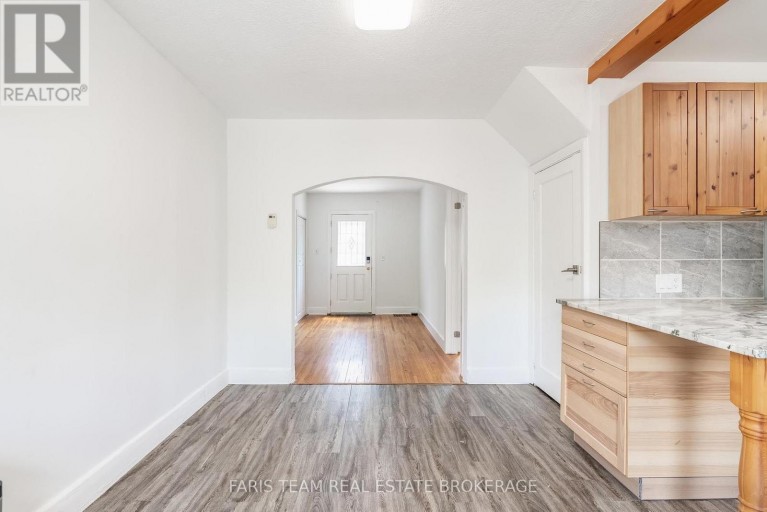 18 HOLGATE STREET, Barrie (Allandale), Ontario, L4N2T5