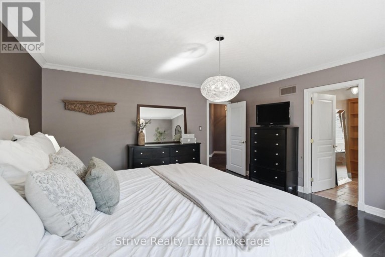 8 ROWLAND COURT, Clarington (Courtice), Ontario, L1E1Z8