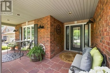 8 ROWLAND COURT Clarington (Courtice) Ontario photo 4
