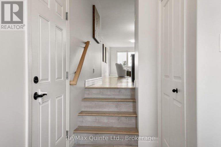 57 HILLSIDE MEADOW DRIVE, Quinte West (Murray Ward), Ontario, K8V0J5