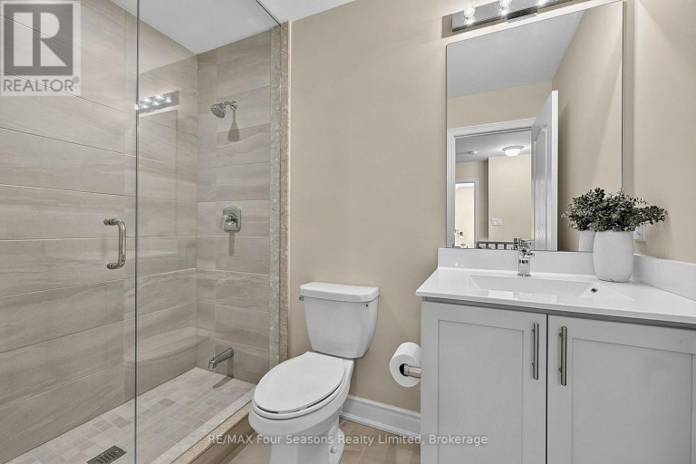 2 SHIPYARD LANE, Collingwood, Ontario, L9Y2X4