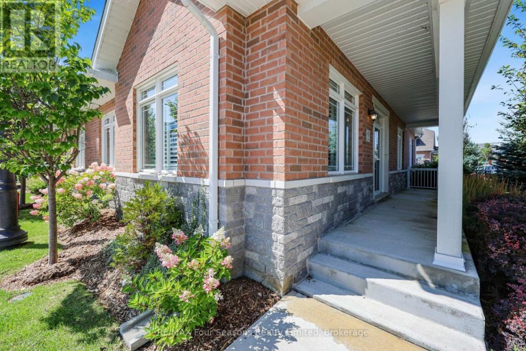 2 SHIPYARD LANE, Collingwood, Ontario, L9Y2X4