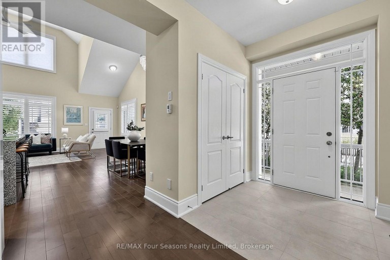 2 SHIPYARD LANE, Collingwood, Ontario, L9Y2X4