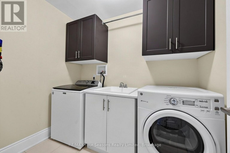 2 SHIPYARD LANE, Collingwood, Ontario, L9Y2X4