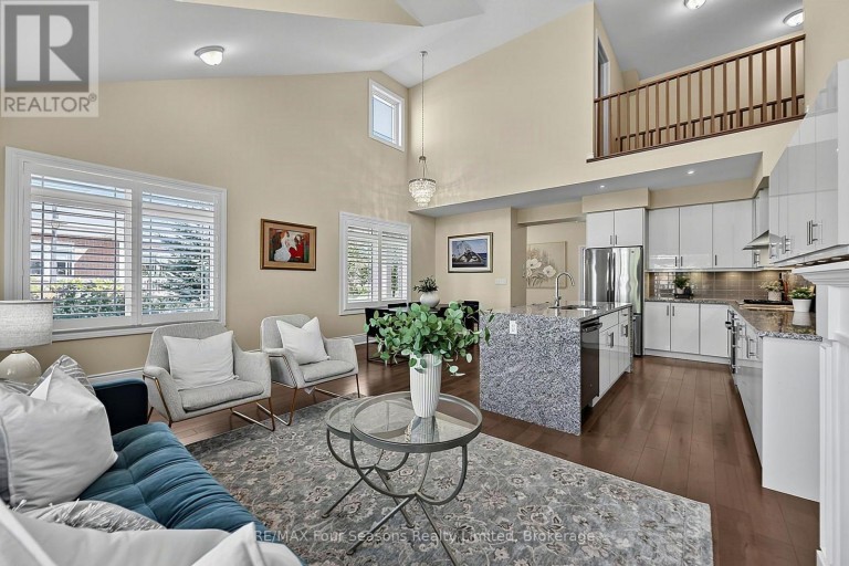 2 SHIPYARD LANE, Collingwood, Ontario, L9Y2X4