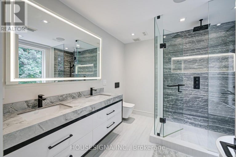 151 DEWBOURNE AVENUE, Toronto (Humewood-Cedarvale), Ontario, M6C1Z1