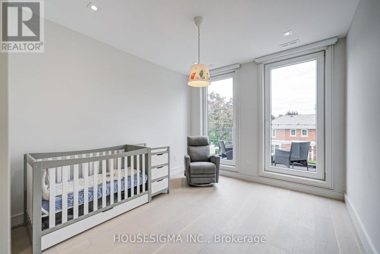151 DEWBOURNE AVENUE, Toronto (Humewood-Cedarvale), Ontario, M6C1Z1