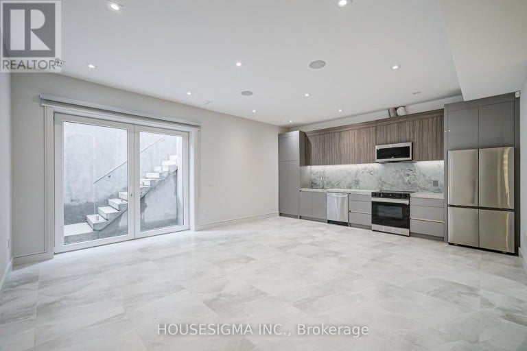 151 DEWBOURNE AVENUE, Toronto (Humewood-Cedarvale), Ontario, M6C1Z1
