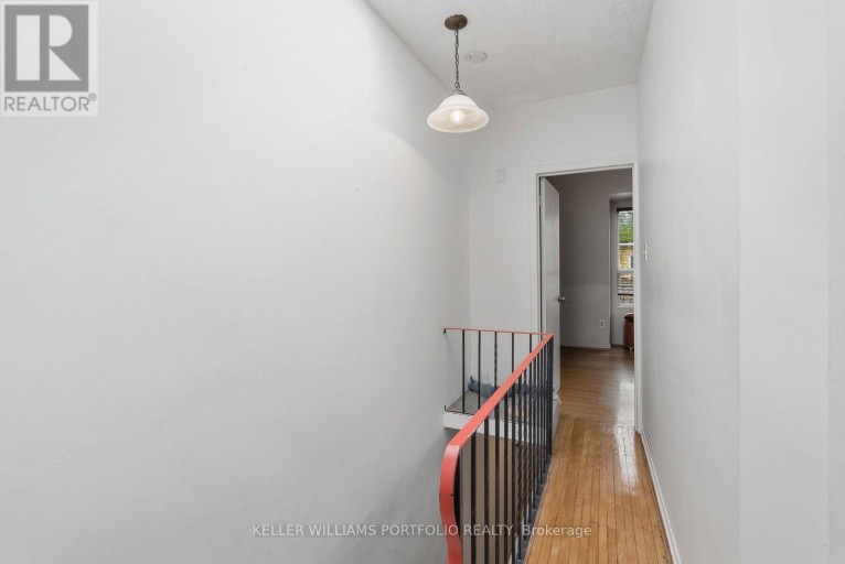 15 MYRTLE AVENUE, Toronto (South Riverdale), Ontario, M4M2A3