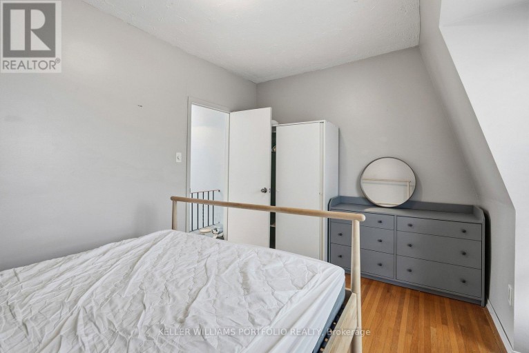 15 MYRTLE AVENUE, Toronto (South Riverdale), Ontario, M4M2A3