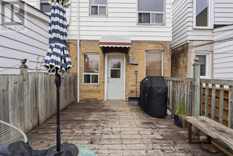 15 MYRTLE AVENUE, Toronto (South Riverdale), Ontario, M4M2A3