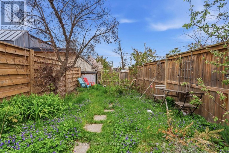 15 MYRTLE AVENUE, Toronto (South Riverdale), Ontario, M4M2A3