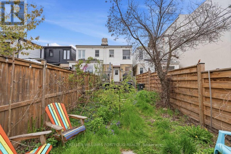 15 MYRTLE AVENUE, Toronto (South Riverdale), Ontario, M4M2A3