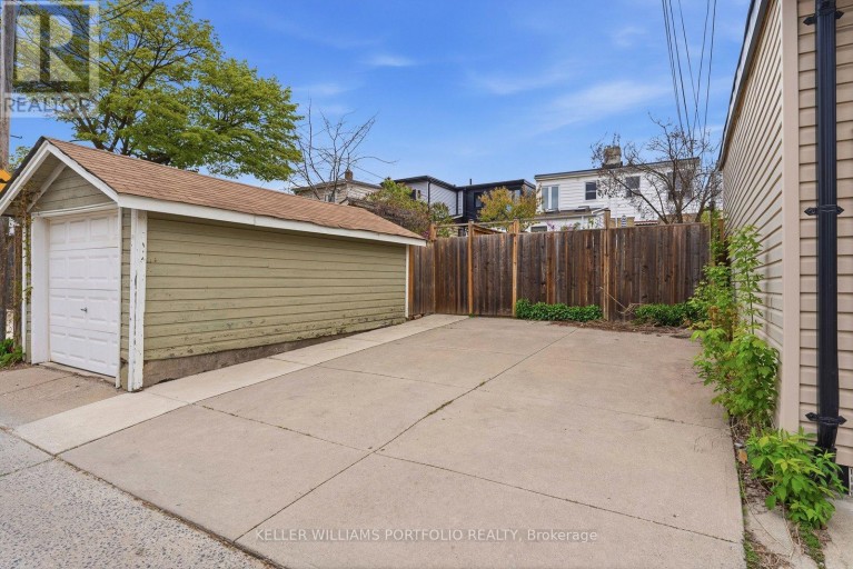 15 MYRTLE AVENUE, Toronto (South Riverdale), Ontario, M4M2A3