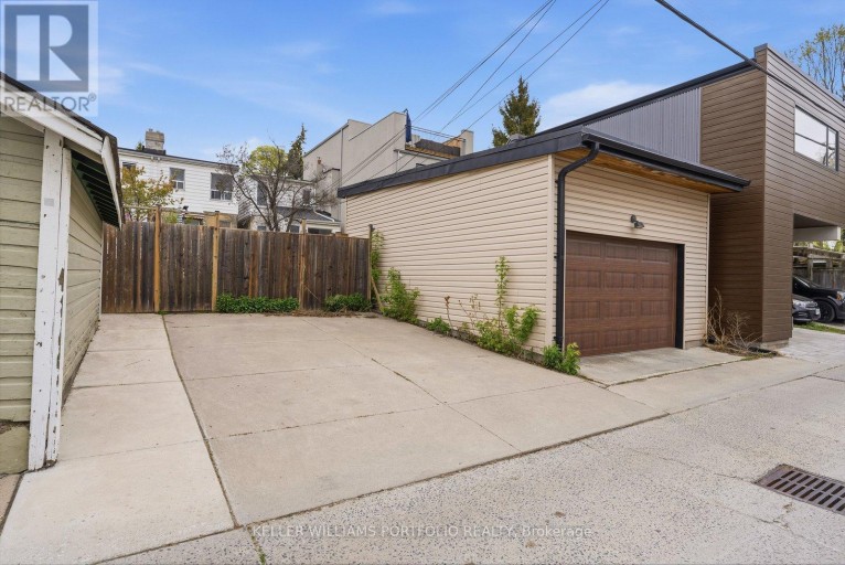 15 MYRTLE AVENUE, Toronto (South Riverdale), Ontario, M4M2A3