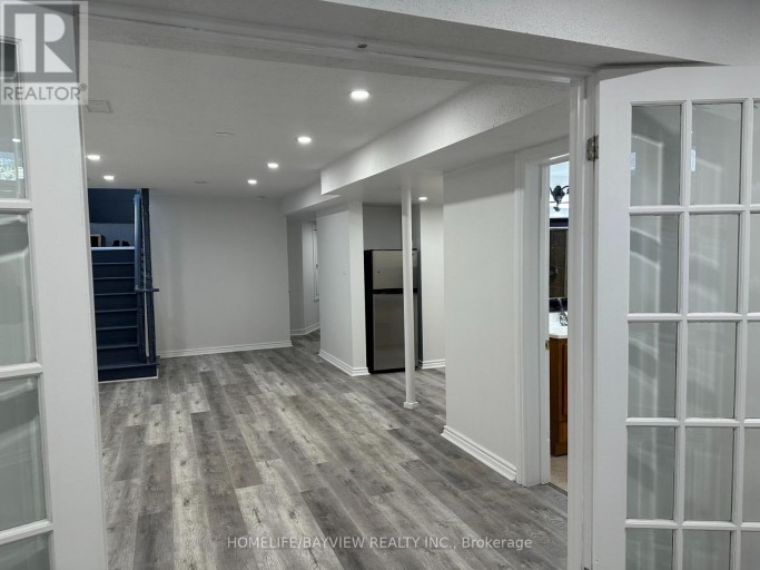 36 ROSANNA(LOWER LEVEL) CRESCENT, Vaughan (Maple), Ontario, L6A2T3