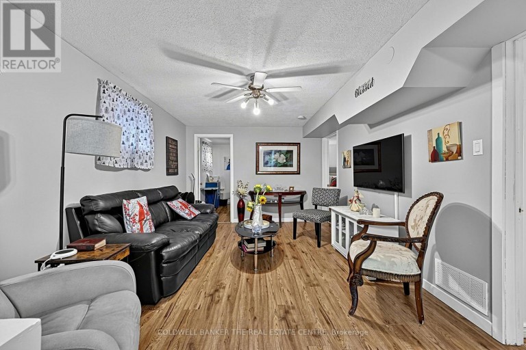 39 HIGHCROFT ROAD, Barrie (Allandale Heights), Ontario, L4N2X6