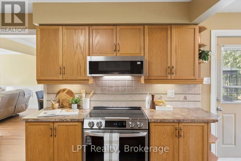 22 ENNISCLARE PLACE, Whitby (Pringle Creek), Ontario, L1R1R9