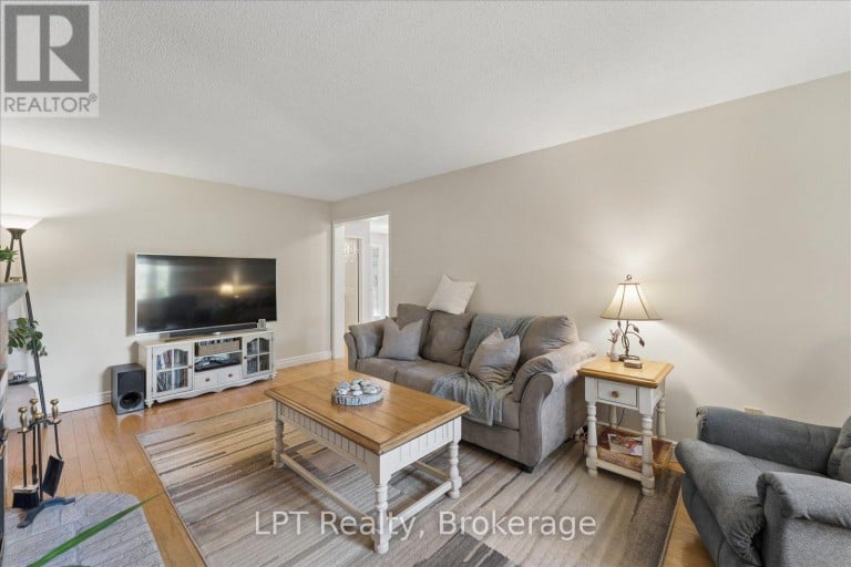 22 ENNISCLARE PLACE, Whitby (Pringle Creek), Ontario, L1R1R9