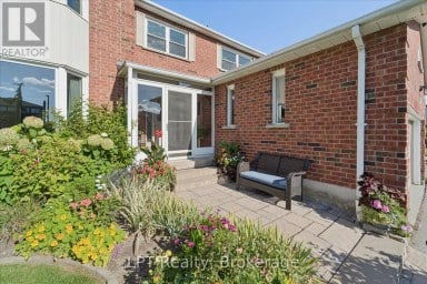 22 ENNISCLARE PLACE Whitby (Pringle Creek) Ontario photo 2