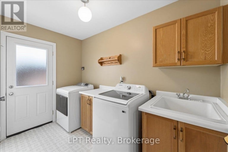 22 ENNISCLARE PLACE, Whitby (Pringle Creek), Ontario, L1R1R9