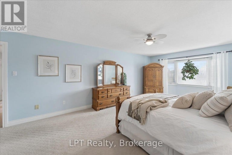 22 ENNISCLARE PLACE, Whitby (Pringle Creek), Ontario, L1R1R9