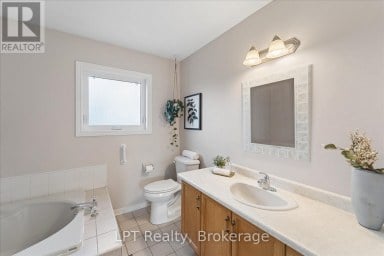 22 ENNISCLARE PLACE Whitby (Pringle Creek) Ontario photo 26