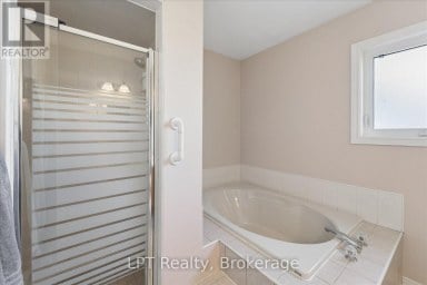 22 ENNISCLARE PLACE Whitby (Pringle Creek) Ontario photo 27