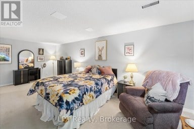 22 ENNISCLARE PLACE Whitby (Pringle Creek) Ontario photo 36