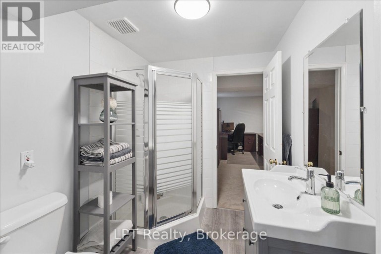 22 ENNISCLARE PLACE, Whitby (Pringle Creek), Ontario, L1R1R9