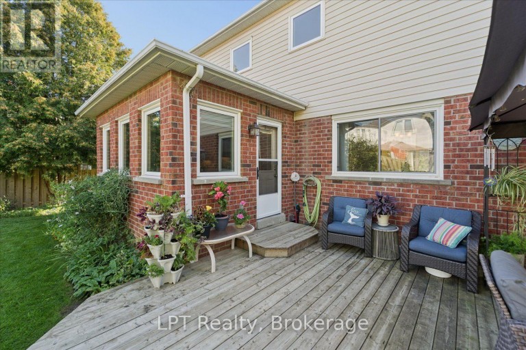 22 ENNISCLARE PLACE, Whitby (Pringle Creek), Ontario, L1R1R9