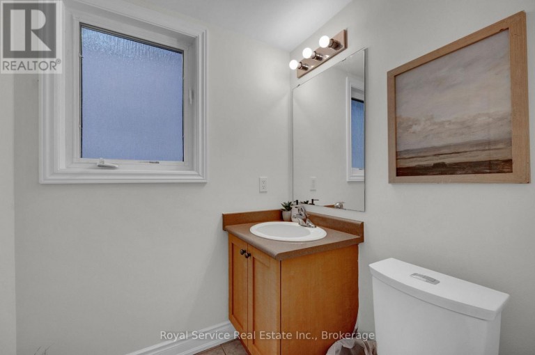 34 BRIDLEWOOD BOULEVARD, Whitby (Rolling Acres), Ontario, L1R3C8
