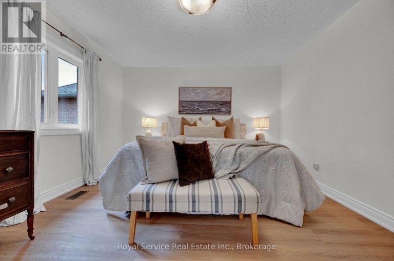 34 BRIDLEWOOD BOULEVARD, Whitby (Rolling Acres), Ontario, L1R3C8