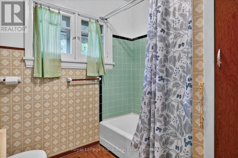 466 EDISON AVENUE, Peterborough (Otonabee Ward 1), Ontario, K9J4G3