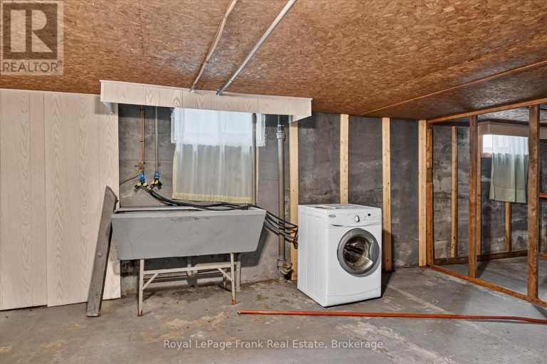 466 EDISON AVENUE, Peterborough (Otonabee Ward 1), Ontario, K9J4G3