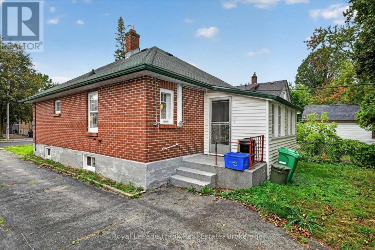 466 EDISON AVENUE, Peterborough (Otonabee Ward 1), Ontario, K9J4G3